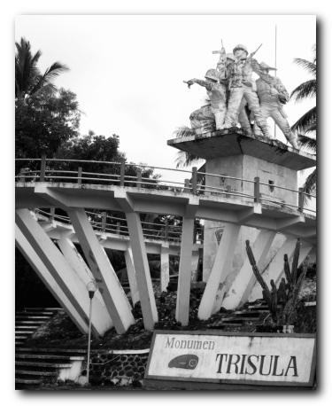 The Trisula Monument / Vannessa Hearman